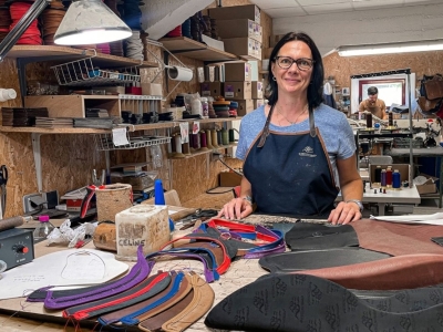 Portrait : Céline, Couturière et Assembleuse, fil conducteur de l’atelier